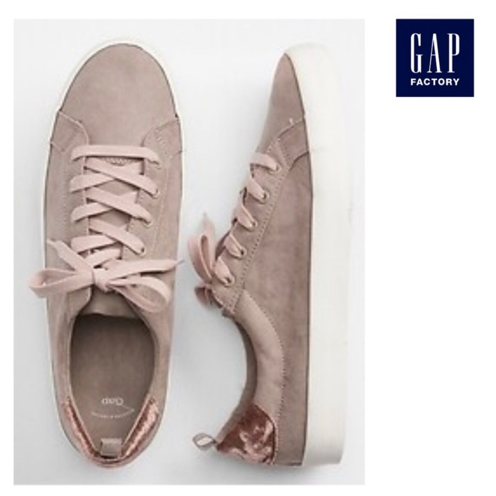 GAP Suede Top Velour Heel Lace Up Sneakers - 9M